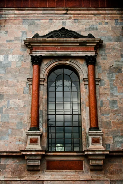 Fenster der Isaac-Kathedrale. — Stockfoto