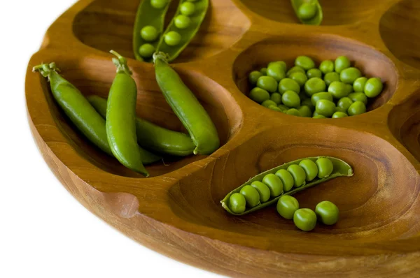 stock image Fresh green peas in wooden bowl