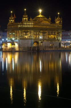 Altın Tapınağı'nda gece amritsar, Hindistan