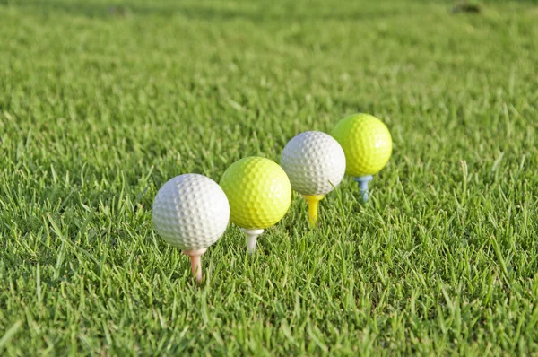 Чотири м'ячі гольфу . — стокове фото