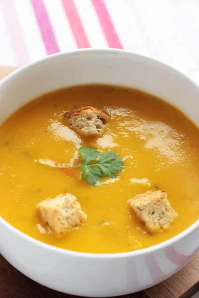 Zupa z marchwi i kolendry — Zdjęcie stockowe