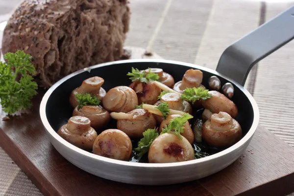Garlic button mushrooms — Stock Photo, Image