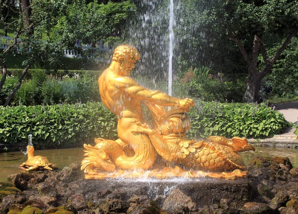 彼得夏宫喷泉 — 图库照片