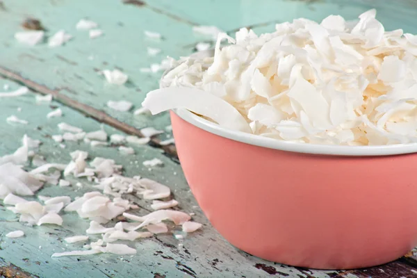 Dried coconut in a pink bowl — Stock Photo, Image