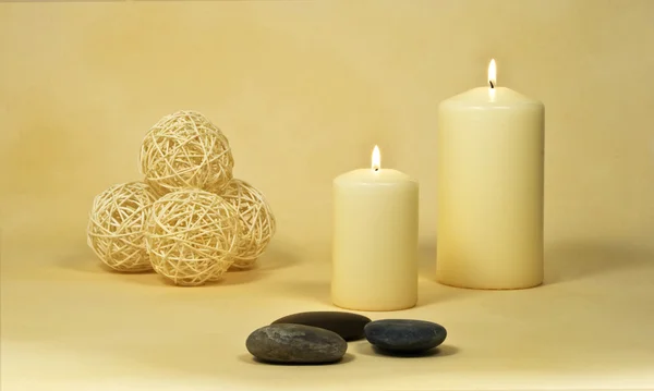Kerzen mit Steinen — Stockfoto
