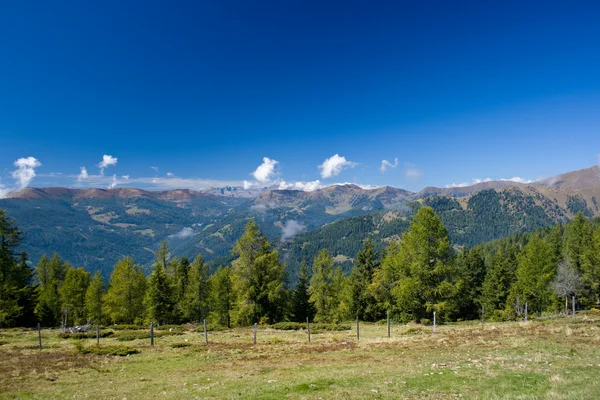 Vue panoramique des Alpes autrichiennes Image En Vente