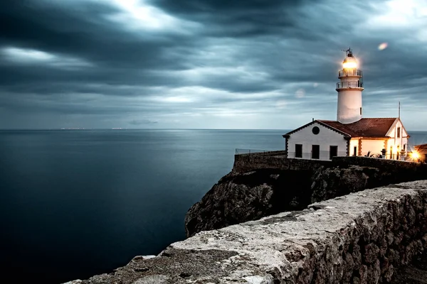 Cliff deniz feneri — Stok fotoğraf