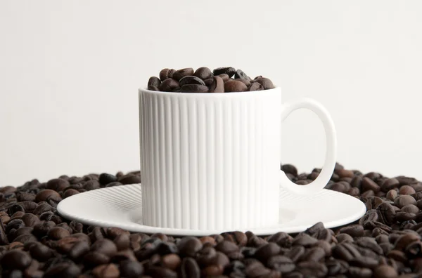 Csésze kávé szemes kávé Jogdíjmentes Stock Fotók