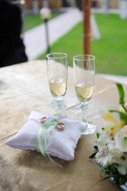 Wedding glasses and rings clipart