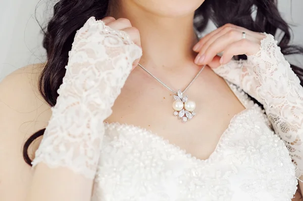stock image Bride and necklace