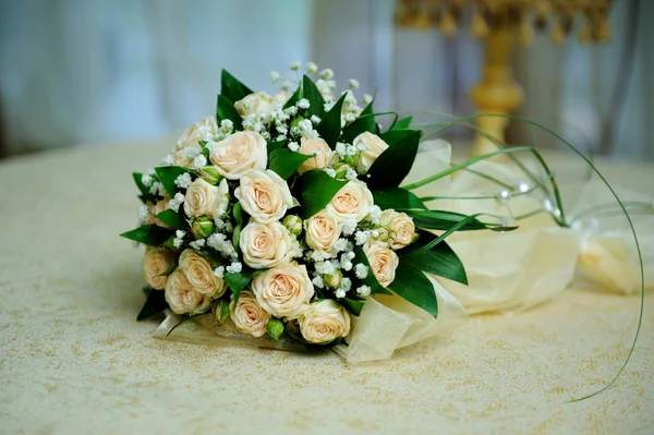Свадебный букет роз — стоковое фото