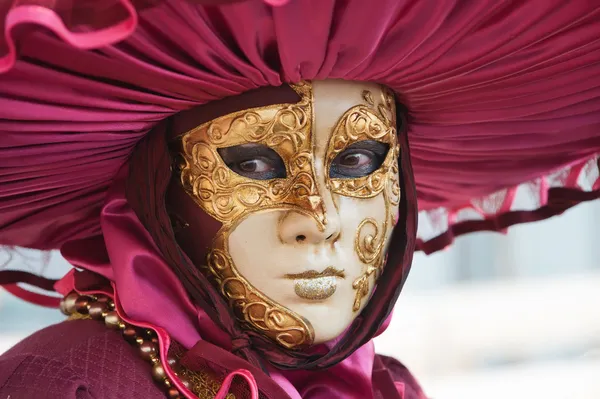 Senhora em máscara — Fotografia de Stock