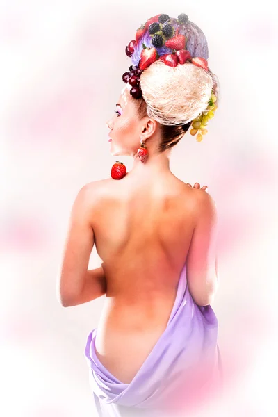 Bir meyve olan bir kadın — Stok fotoğraf