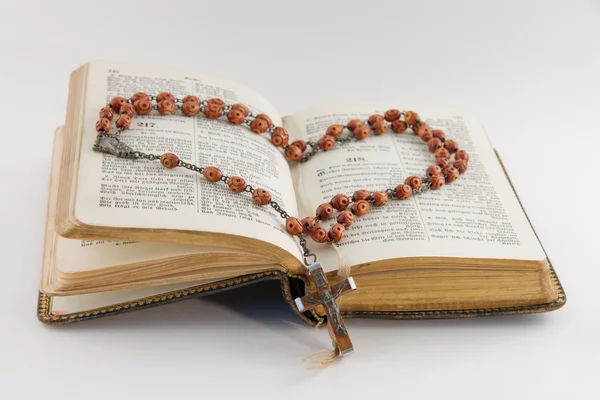 stock image Old hymnal and a rosary