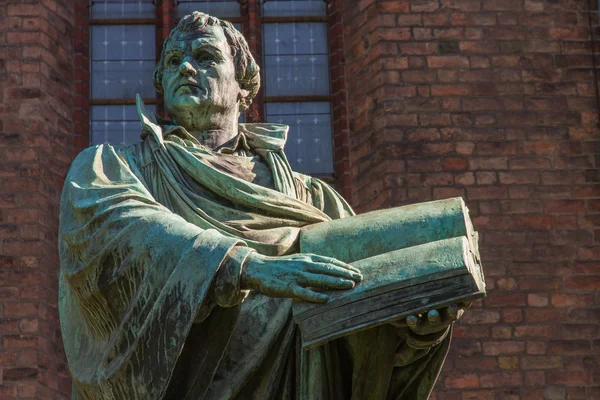 Statua di Martin Lutero nel centro di Berlino — Foto Stock
