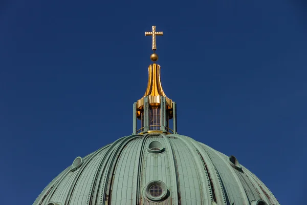 Golden cross of Berlin Cathedral in detail — Stock Photo, Image