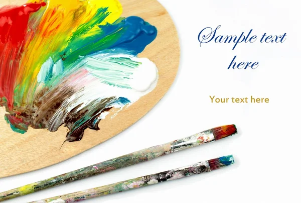 Ressam paleti, renkleri ve Boya fırçaları — Stok fotoğraf
