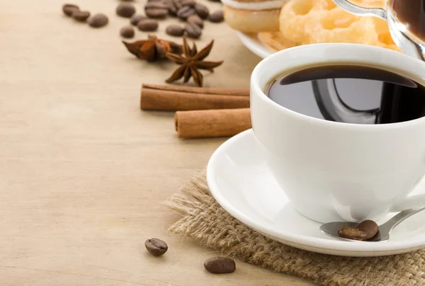 Taza de café con frijoles —  Fotos de Stock