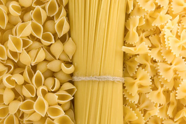 Ruwe pasta als achtergrond — Stockfoto