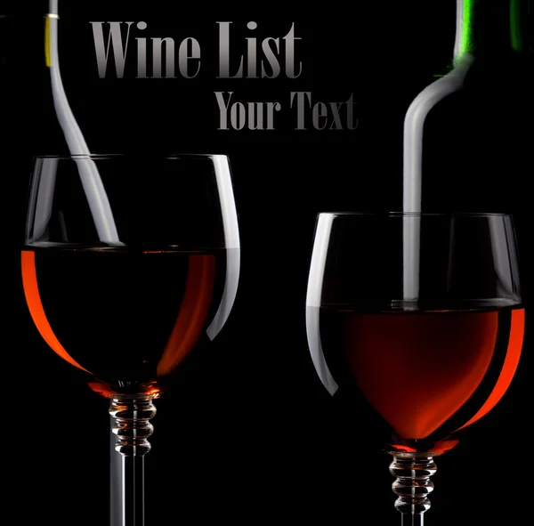 Wino w szkło i butelka czarny na białym tle na — Zdjęcie stockowe
