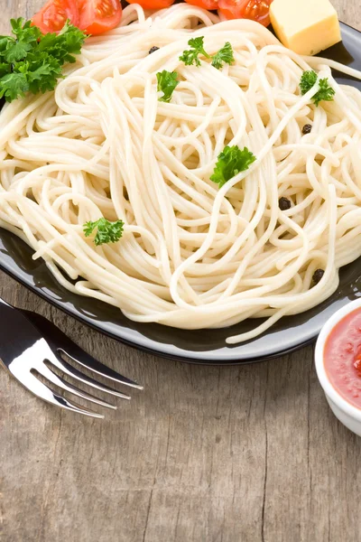 Spaghetti food and vegetables spices on wood — Stock Photo, Image