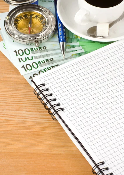 Notebook en koffie met euro — Stockfoto