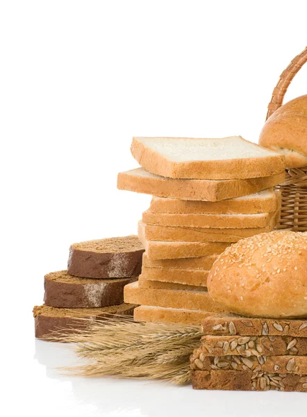 Brot und Ohren isoliert auf weiß — Stockfoto