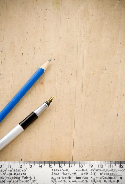 Caneta, lápis e régua — Fotografia de Stock