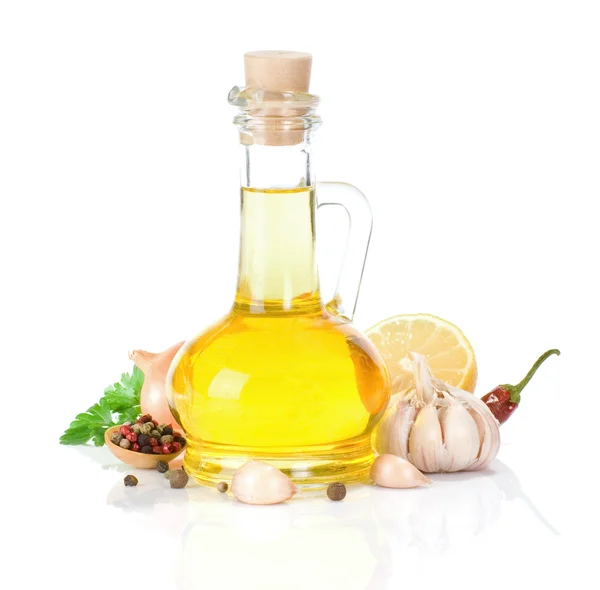 Olio e ingredienti alimentari su bianco — Foto Stock