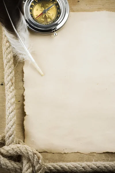 Schip touwen en kompas op hout — Stockfoto