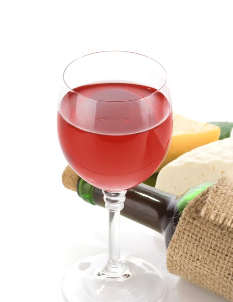 Szklanka czerwonego wina i sera — Zdjęcie stockowe