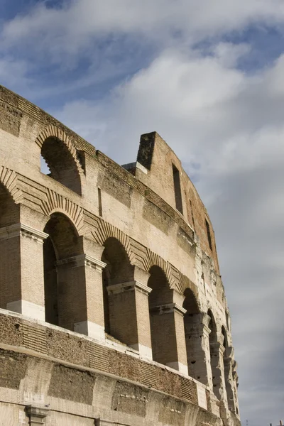 taş coliseum tarafında