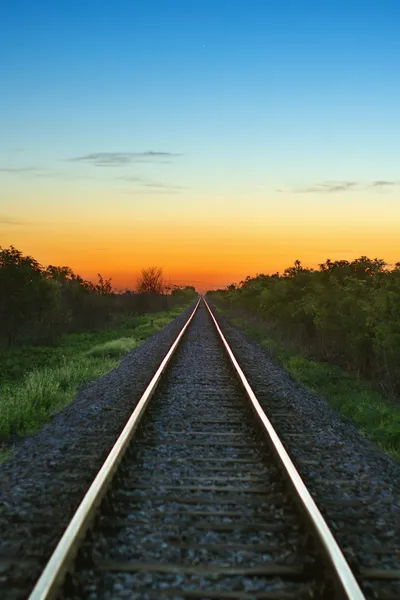 Järnvägen vid solnedgången — Stockfoto