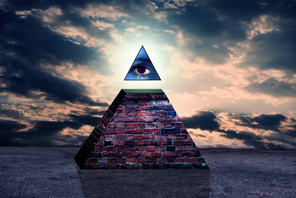 Illuminatenpyramide — Stockfoto