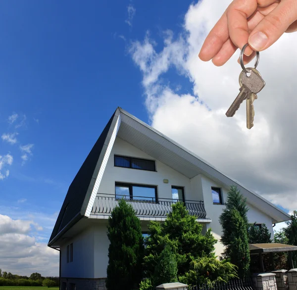 Clé pour posséder la maison et le travail d'agent immobilier — Photo