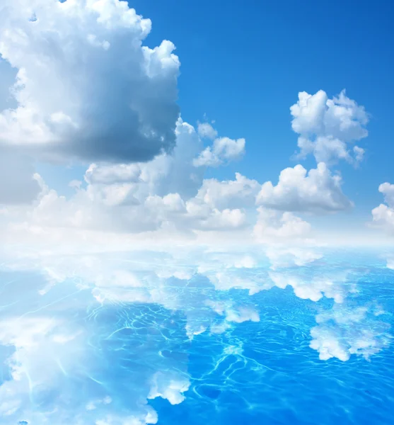 Cielo e fondo dell'acqua — Foto Stock