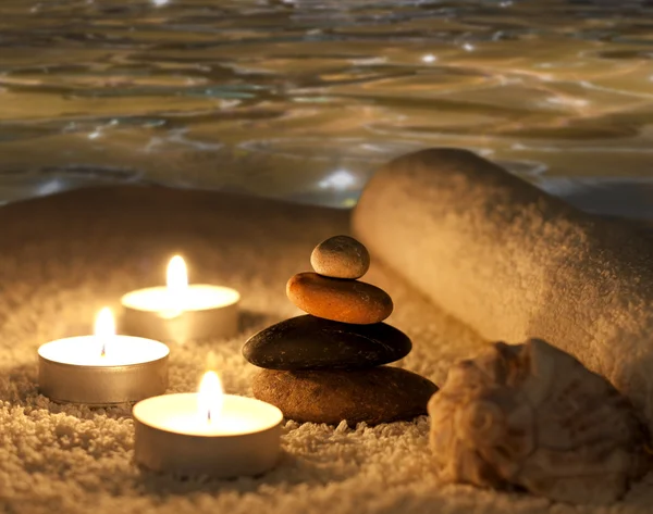 Wellness-Nachtkonzept mit Steinen — Stockfoto