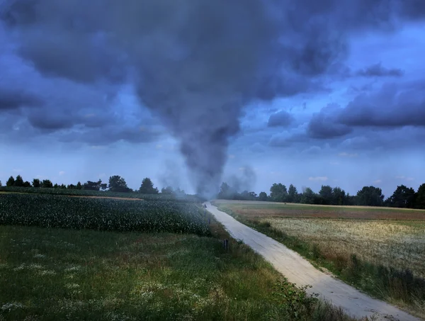 Tornado op de weg — Stockfoto