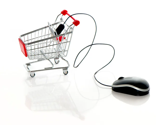 Počítačová myš a nákupního košíku — Stock fotografie