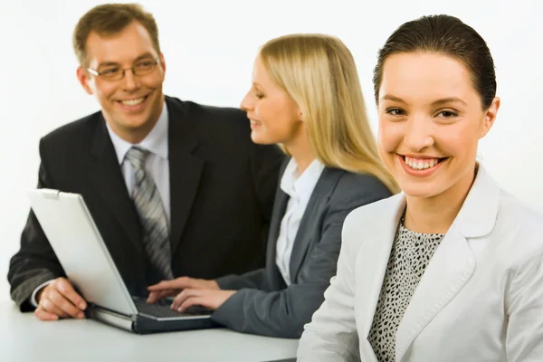 Hermosa mujer de negocios en la oficina — Foto de Stock