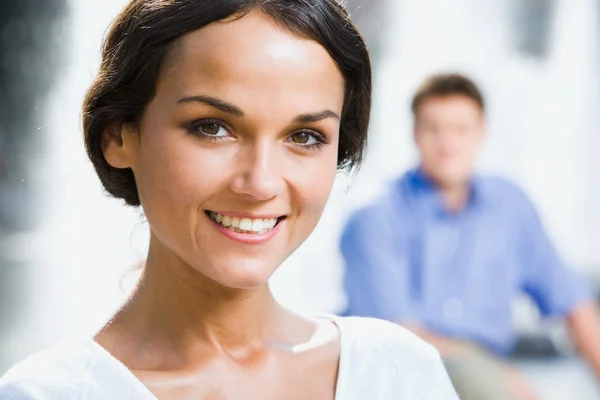 Studente sorridente fiducioso — Foto Stock