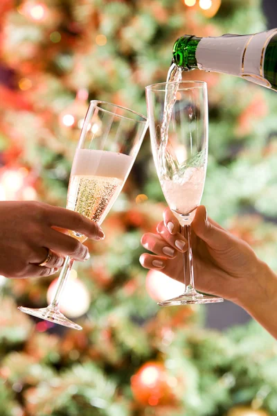 Nalewanie szampana — Zdjęcie stockowe