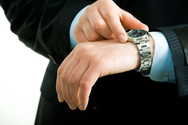 Affärsmannen ser sin klocka — Stockfoto