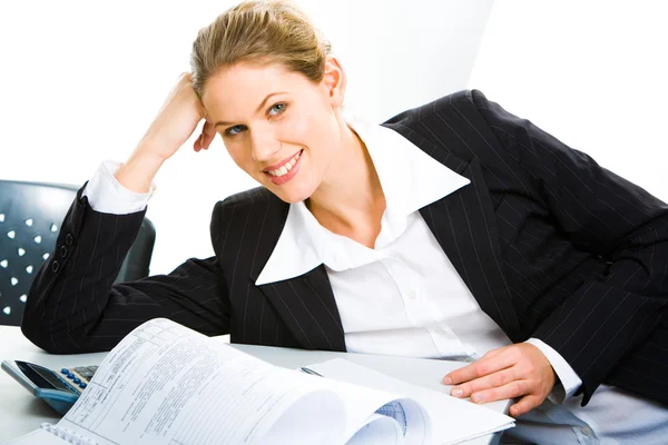 Portrait of pretty business woman looking at camera — Stock Photo, Image