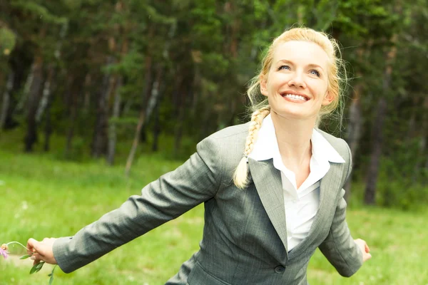 Счастливая деловая женщина — стоковое фото