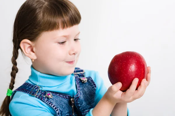 Chica con manzana —  Fotos de Stock