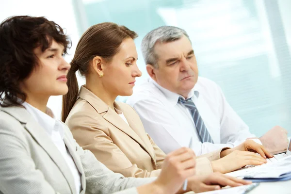 Concentrated businesspeople — Stock Photo, Image