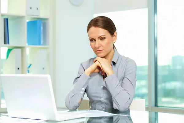 Woman at workplace — Stock Photo, Image