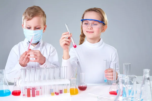 Kinderen wetenschappers — Stockfoto
