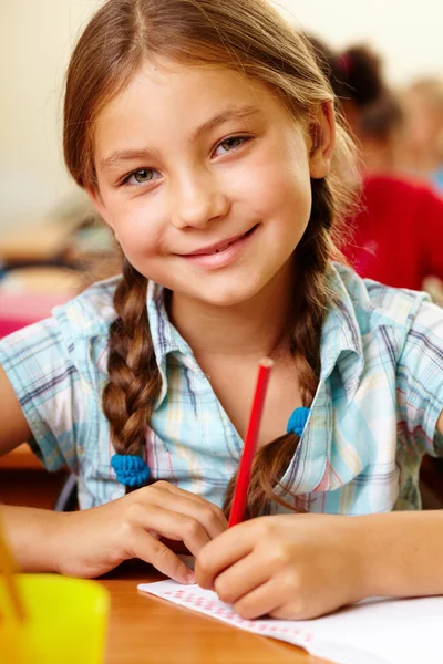 Gelukkig schoolmeisje — Stockfoto